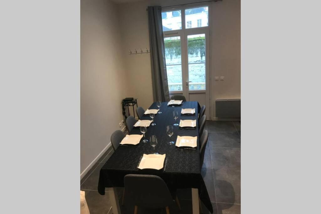 Jolie Maison Tuffeau Centre De Saumur Avec Local Velos 쏘뮤흐 외부 사진